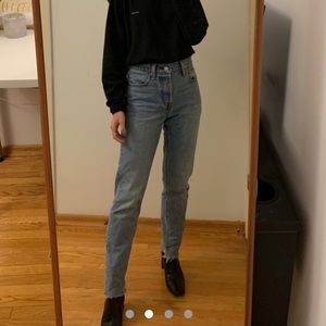 Light blue Levi wedgie jeans